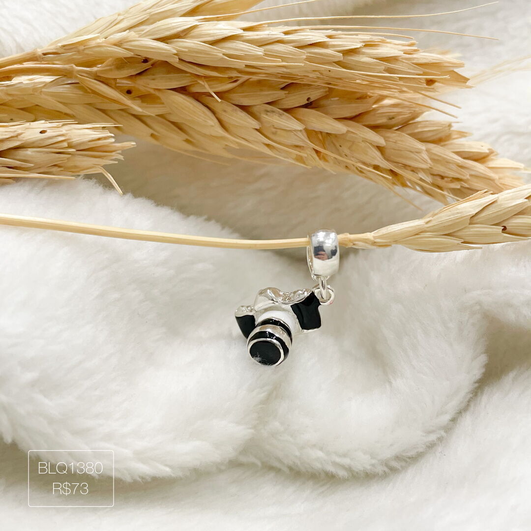 Berloque Câmera Fotográfica Pendurado Esmaltado Prateado